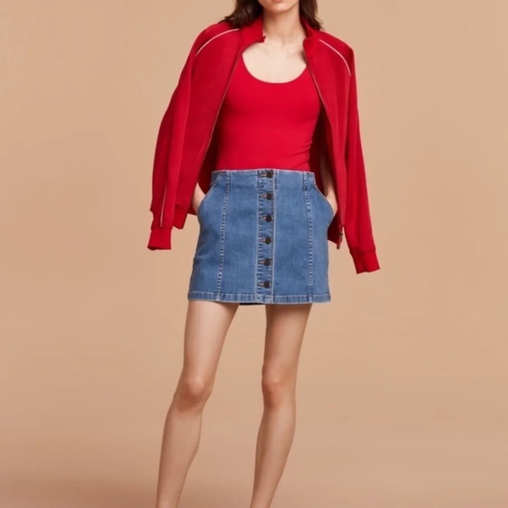 Aritzia Wilfred Free Ahrens Denim Mini Skirt Medium Wash Blue Size 6 - Picture 3 of 8
